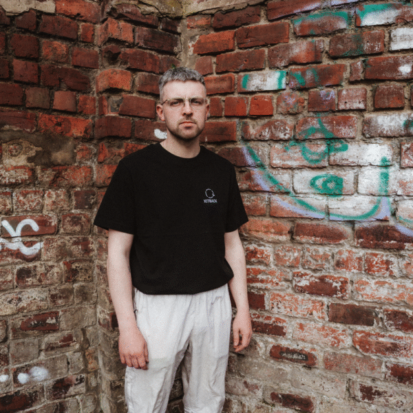 Kitback T-Shirt - Image 2